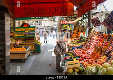 Frankreich, Paris, 18. Bezirk, Obst- und Gemüse shop Avenue de Saint-Ouen Stockfoto