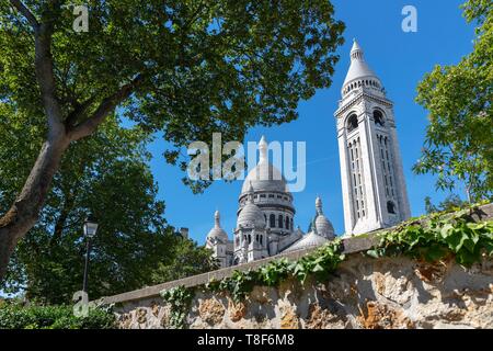 Frankreich, Paris, 18. Bezirk, Quadrat Marcel Bleustein Blanchet mit Blick auf die Basilique du Sacré-Coeur SacrÚ Stockfoto