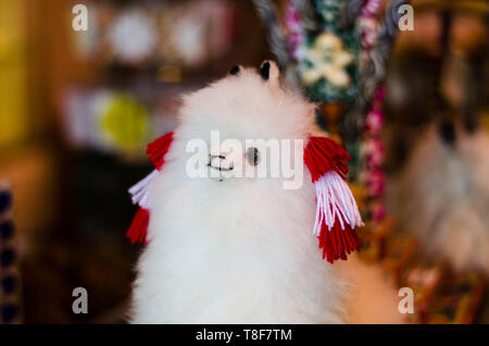 Flauschige alpaca Spielzeug zum Verkauf in Peru Märkte Stockfoto