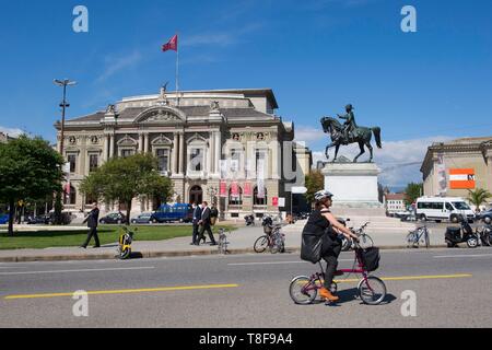 Schweiz, Genf, der Schweizer Eidgenossenschaft, das Grand Theater und das Reiterstandbild von General Dufour auf der Place de Neuve Stockfoto