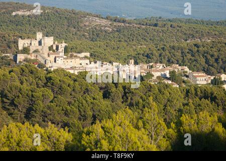 Frankreich, Vaucluse, Beaumes-de-Venise, Le Barroux, das Dorf und das Schloss vom 12. Jahrhundert Stockfoto