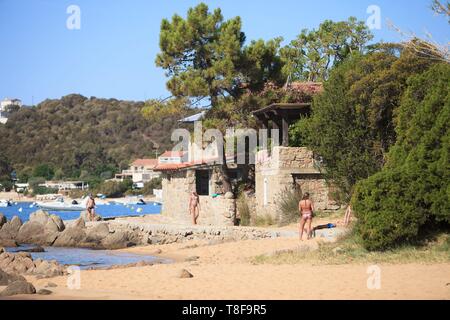 Frankreich, Corse du Sud, Serra di Ferro, Haus am Strand von Porto Po Stockfoto