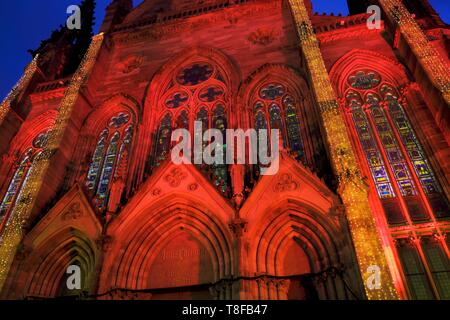 Frankreich, Haut Rhin, Mulhouse, Place de la Réunion, Saint Etienne Tempel, illuminationen während des Weihnachtsmarktes Stockfoto