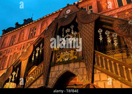 Frankreich, Haut Rhin, Mulhouse, Place de la Réunion, das Rathaus und das historische Museum, Weihnachtsmarkt, Dekorationen Stockfoto