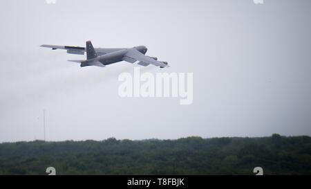 Ein US Air Force B-52 H Stratofortress strategischer Bomber nimmt als Teil eines Bombers Task Force Bereitstellung von Barksdale Air Force Base in den Nahen Osten Mai 7, 2019 in Bossier City, Louisiana. Die Flugzeuge werden in den Nahen Osten eingesetzt zu begegnen, was die Trumpf Verwaltung erfordert klare Hinweise auf Bedrohungen aus dem Iran. Stockfoto