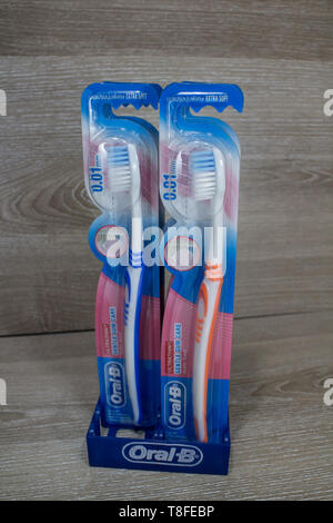 Chiangmai, Thailand - 13. Mai 2019: Produkt Schuß von Oral B Zahnbürste. Produkt von Colgate Palmolive Thailand Unternehmen. Stockfoto