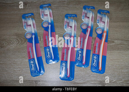 Chiangmai, Thailand - 13. Mai 2019: Produkt Schuß von Oral B Zahnbürste. Produkt von Colgate Palmolive Thailand Unternehmen. Stockfoto