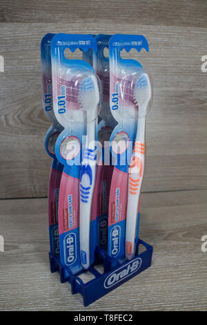 Chiangmai, Thailand - 13. Mai 2019: Produkt Schuß von Oral B Zahnbürste. Produkt von Colgate Palmolive Thailand Unternehmen. Stockfoto