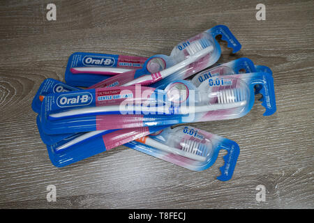 Chiangmai, Thailand - 13. Mai 2019: Produkt Schuß von Oral B Zahnbürste. Produkt von Colgate Palmolive Thailand Unternehmen. Stockfoto