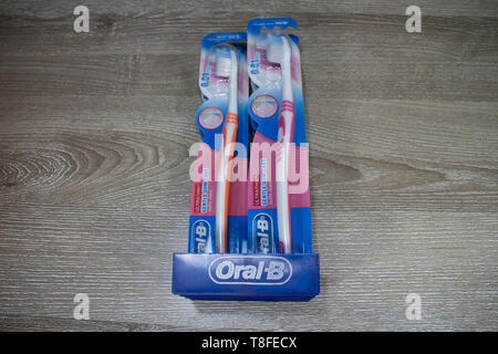 Chiangmai, Thailand - 13. Mai 2019: Produkt Schuß von Oral B Zahnbürste. Produkt von Colgate Palmolive Thailand Unternehmen. Stockfoto