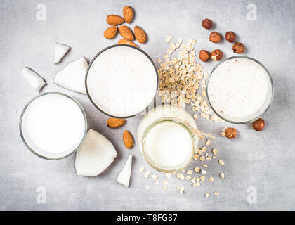 Vegan ohne Milchprodukte Milch alternative Ansicht von oben. Stockfoto