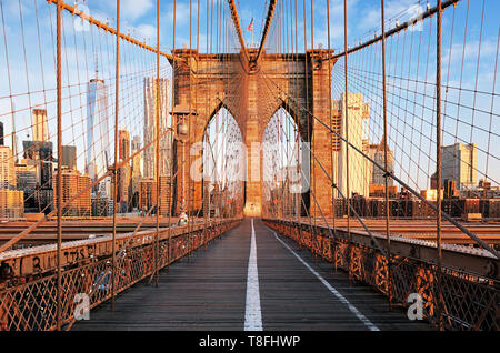 Brooklyn Bridge bei Sonnenaufgang, New York City, Manhattan Stockfoto