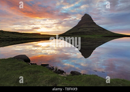 Island Landschaft Frühling Panorama bei Sonnenuntergang Stockfoto
