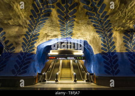 Schweden, Stockholm, U-Bahn Station Tunnelbana T-Centralen blue line, Hauptbahnhof - Galerie für Moderne Kunst Stockfoto