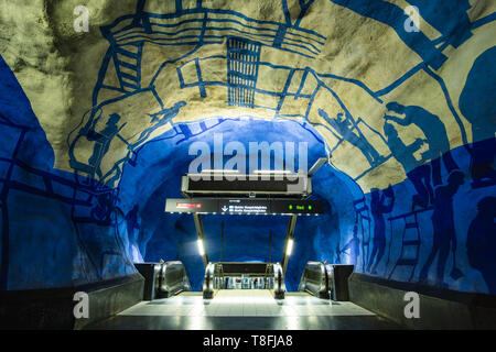 Schweden, Stockholm, U-Bahn Station Tunnelbana T-Centralen blue line, Hauptbahnhof - Galerie für Moderne Kunst Stockfoto