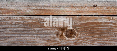 Horizontale, lange Textur Foto von abgenutzten, schäbig, alt und Risse im Holz, Ästen und Jahrringe. Ideal als Banner Hintergrund Stockfoto