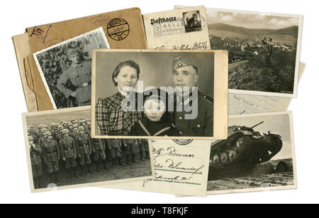 Historisches Foto Collage aus Fotos, Postkarten und Briefe. Eine deutsche Familie in der Mitte. Soldaten, Panzer. Das Schicksal der Menschen. Deutschland, Weltkrieg II, 1939 Stockfoto