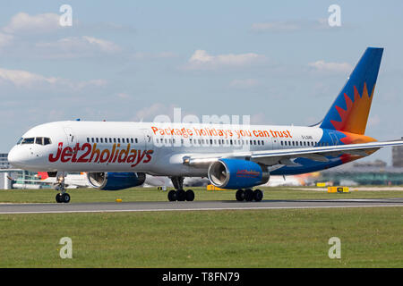 Jet2 Urlaub Boeing757-200, Registrierung G-LSAE, weg vom Flughafen Manchester, England. Stockfoto