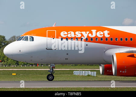 Easyjet Airbus A320neo-Flugzeuge, Registrierung G-UZHJ, Vorbereitung für den Weg vom Flughafen in Manchester, England. Stockfoto