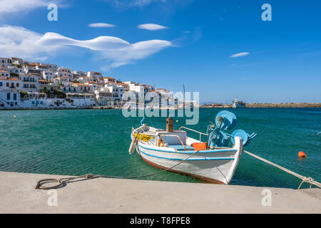 Malerische Dorf Batsi auf Andros, Kykladen, Griechenland Stockfoto
