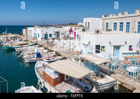 Fischerboot im Hafen von Naoussa, Insel Paros, Griechenland Stockfoto