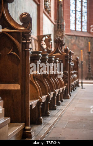 Details von Möbeln der Kaiserdom St. Bartholomäus, Frankfurt Deutschland Stockfoto