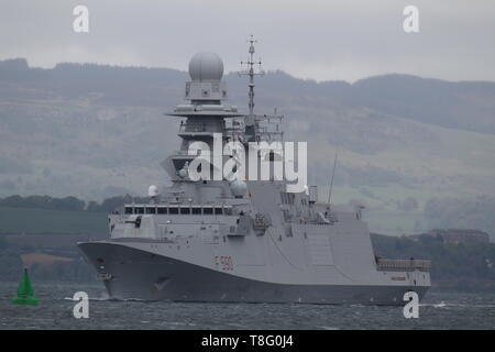 Seine Carlo Bergamini (F 590), eine Bergamini-Klasse Fregatte von der Italienischen Marine betriebenen, vorbei an Gourock während der Übung gewaltige Shield 2019. Stockfoto