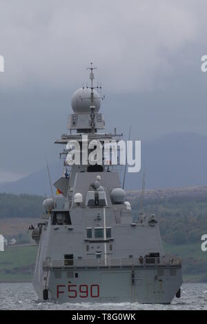 Seine Carlo Bergamini (F 590), eine Bergamini-Klasse Fregatte von der Italienischen Marine betriebenen, vorbei an Gourock während der Übung gewaltige Shield 2019. Stockfoto