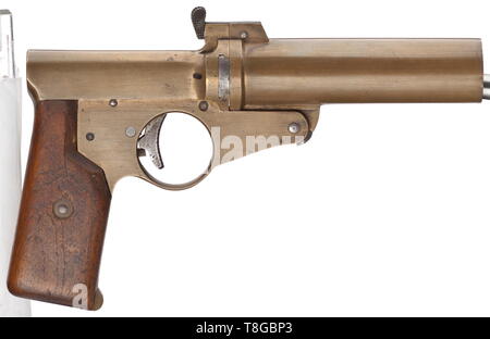 Eine doppelläufige Signal Pistole mod. A.-W. W, Weltkrieg, marine Cal. 4, Nr. 37. Übereinstimmende Nummern. Drop barrel mit Snapper lock, Länge 115 mm. Gesamtlänge 220 mm. Gewicht 860 g. Innenbereich Hammer. Sicherheit. Signal Pin. Bau zurückzuführen auf Artilleriewerkstätten Wilhelmshaven (A.W.W.). Auf Knauf marine Akzeptanzzeichen Krone/M. Keine weiteren Stempel oder Beschriftung. Messing Griffrahmen und Zylinder. Gerippte auslösen, Öffnungshebel, steißlage - Block, Sicherheit, mechanische Teile und Schrauben aus Edelstahl. Passend nummerierten, glatte Nussbaum grip Panels. Eine weitgehend unbekannte ein, Additional-Rights - Clearance-Info - Not-Available Stockfoto