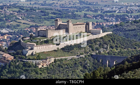 Panoramablick auf die Festung Albornoz in Spoleto, Umbrien, Italien Stockfoto