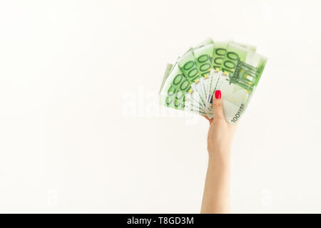 Frau Geldhaltung Banknoten. Girl's Holding euro Rechnungen. Stockfoto