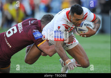 Huddersfield, Großbritannien, 12. 5. 2019. 12. Mai 2019. John Smiths Stadion, Huddersfield, England; Rugby League Coral Challenge Cup, Huddersfield Riesen vs St. Helens; Dominique Peyroux von St. Helens Angriffe der Riesen. Dean Williams/RugbyPixUK Stockfoto