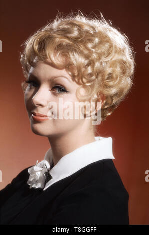 Barbara Schöne, deutsche Plant und Sängerin, Deutschland Ende 1960er Jahre. Die deutsche Schauspielerin und Sängerin Barbara Schoene, Deutschland Ende der 1960er Jahre. Stockfoto