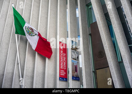 Haupteingang und Fassade der Mexikanischen Botschaft in Berlin, Deutschland 2018. Stockfoto