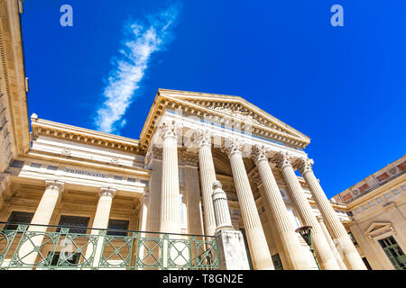 Court House (Palais de Justice) von 1846), neoklassizistisches Denkmal von Nimes in Frankreich Stockfoto
