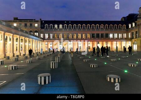 Frankreich, Paris, Palais Royal (Königlicher Palast) Daniel Buren Kunstwerk auf dem Platz des Kulturministeriums Stockfoto