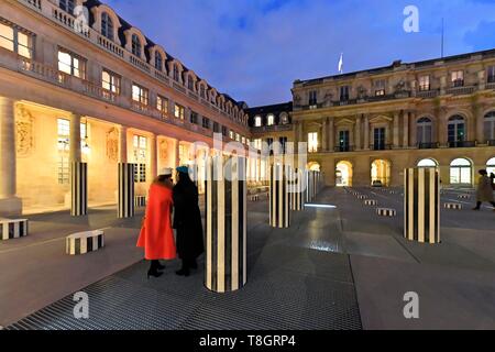 Frankreich, Paris, Palais Royal (Königlicher Palast) Daniel Buren Kunstwerk auf dem Platz des Kulturministeriums Stockfoto