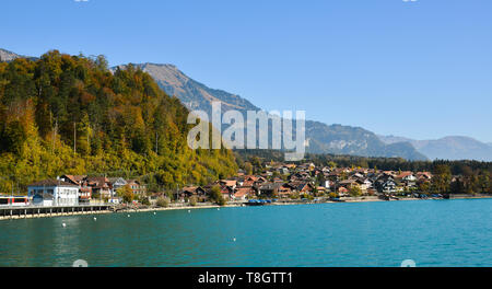 Brienz, Schweiz - 21.Oktober 2018. See Stadt Brienz, Schweiz. Brienz ist eine schöne Stadt am See, zieht viele Touristen an. Stockfoto