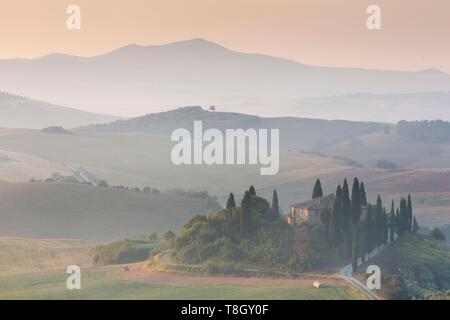 Italien, Toskana, Val d'Orcia als Weltkulturerbe von der UNESCO, Panoramablick vom Podere Sicht in der Nähe von San Quirico d'Orcia Stockfoto