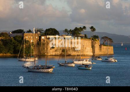 Martinique, Karibik, Bucht von Fort-de-France, Bucht von Flandern bei Sonnenaufgang Stockfoto