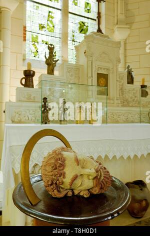 Frankreich, Cher, Berry, La Borne, TÛte de Christus au musÚe de la Poterie situÚ dans l'ancienne chapelle du Village Stockfoto