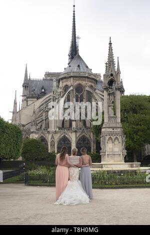 Frankreich, Paris, Braut und Brautjungfern Jean XXII Square Stockfoto