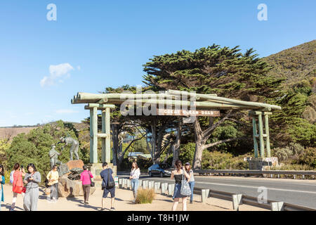 Great Ocean Road Memorial Arch, ein Denkmal für die Pioniere, die die Straße zwischen 1922-32, Victoria, Australien gebaut. Stockfoto