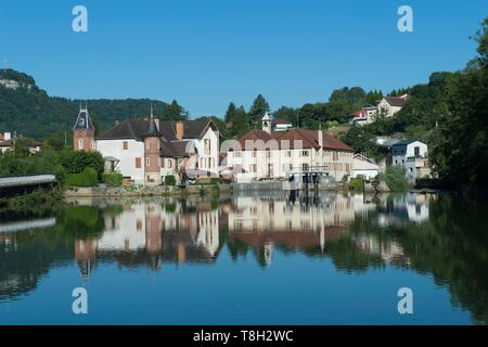 Frankreich, Doubs, Loue Valley, den Bezirk der Schwall der Damm Bereich Ornans in Besançon ist im Fluss spiegeln Stockfoto