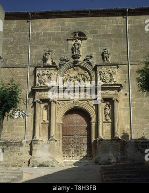 PORTADA-S XV - ARCO CONOPIAL - ESTILO GOTICO FLAMIGERO. Lage: IGLESIA DE LA NATIVIDAD. CUENCA. Spanien. Stockfoto