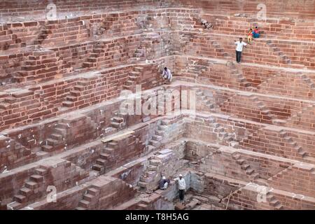 Indien, Rajasthan, Osiyan (oder Osian), das Tor zur Wüste Thar, baori oder stepwell des 9. Stockfoto