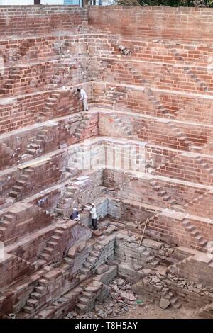 Indien, Rajasthan, Osiyan (oder Osian), das Tor zur Wüste Thar, baori oder stepwell des 9. Stockfoto