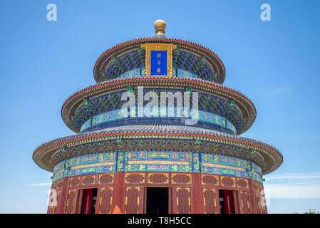 Tempel des Himmels, das Wahrzeichen von Peking, China. Die chinesischen Zeichen bedeuten, "Halle des Gebetes für eine gute Ernte" Stockfoto