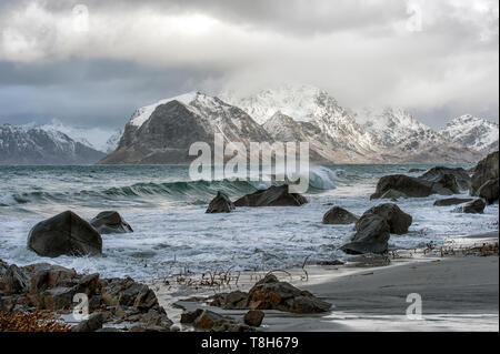 Polar low nähern Strand, Lofoten, Nordland, Norwegen Stockfoto