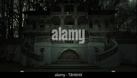 Geisterhaus mit dunklen scary Horror-Atmosphäre Stockfotografie - Alamy